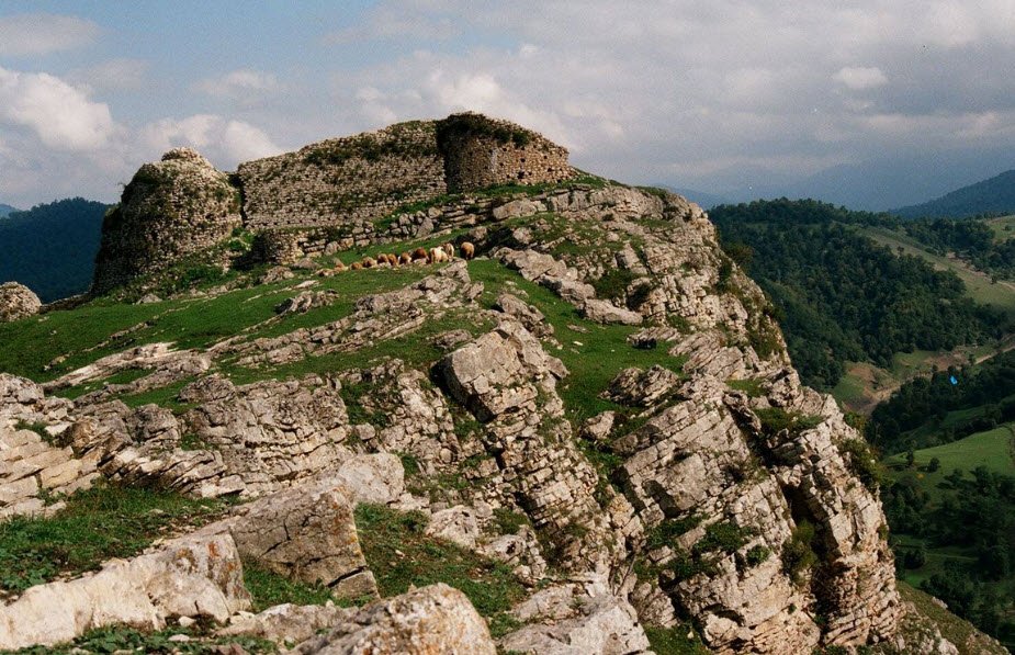 Pərisuz (Koroğlu) qalası, Azerbaijan